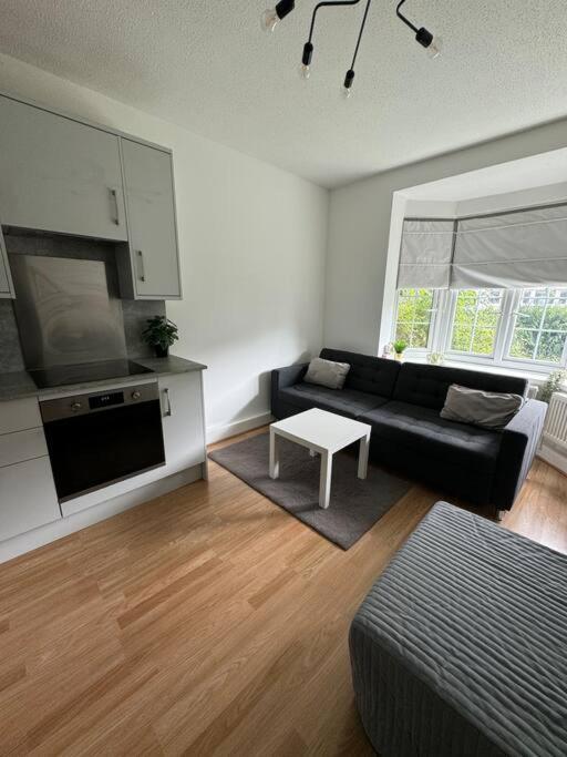 Lovely 3-bed 20 Mins To Londra