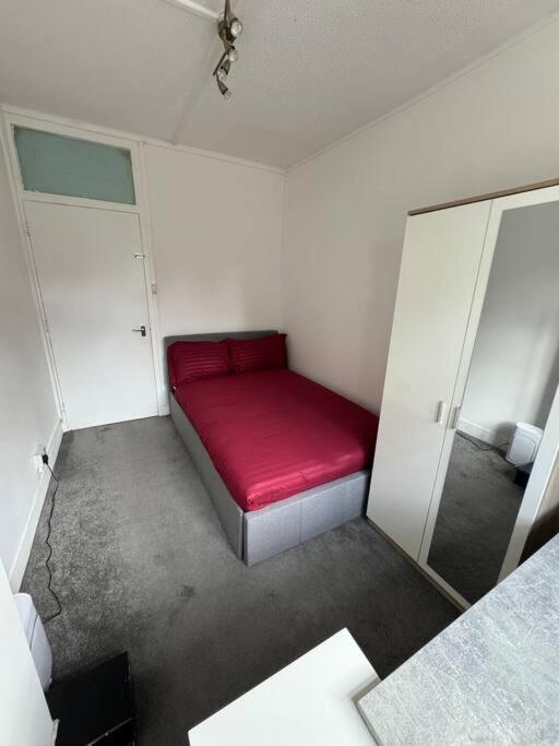 Lovely 3-bed 20 Mins To Apartment *