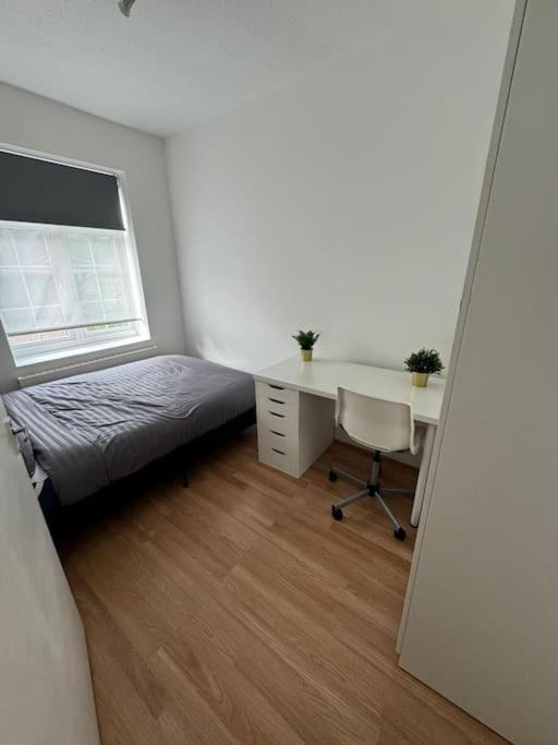 Lovely 3-bed 20 Mins To Appartamento Londra
